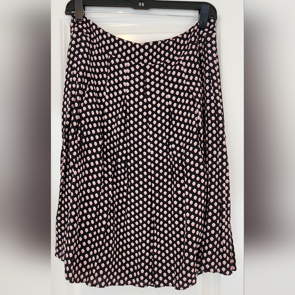 Cute Talbots petite pleated skirt size 6P black and pink and white
